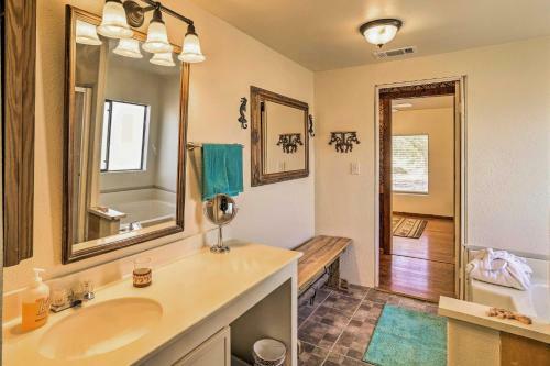 Rustic Borrego Springs Ranch Home With Hot Tub!