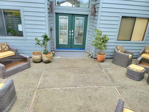 New Sea-renity Wide Ocean Views, Fireplace And Spa