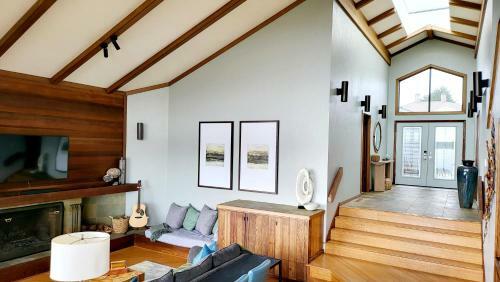 New Sea-renity Wide Ocean Views, Fireplace And Spa