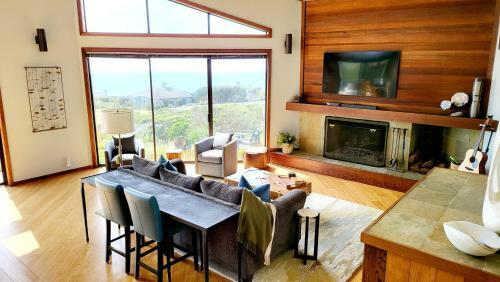 New Sea-renity Wide Ocean Views, Fireplace And Spa