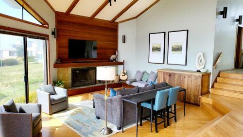 New Sea-renity Wide Ocean Views, Fireplace And Spa