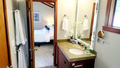 New Sea-renity Wide Ocean Views, Fireplace And Spa