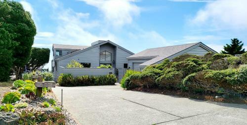 New Sea-renity Wide Ocean Views, Fireplace And Spa
