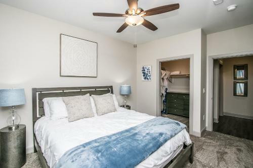 Rooftop Pool - Tpc, Shopping & Dining 2 Miles Wtih Parking - 4427