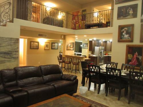 4100 Plus Sqft Art Museum Property In Downtown Scottsdale