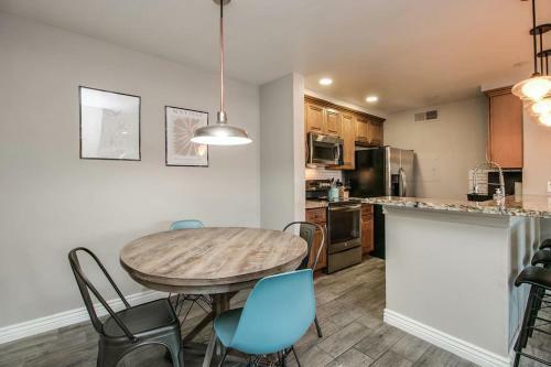 Stylish Updated 2 Bdrm Near Old Town Scottsdale