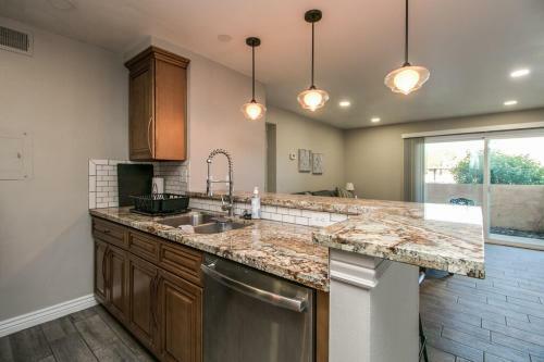 Stylish Updated 2 Bdrm Near Old Town Scottsdale
