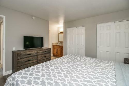 Stylish Updated 2 Bdrm Near Old Town Scottsdale