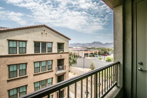 Rooftop Pool - Tpc, Shopping & Dining 2 Miles Wtih Parking - 4404