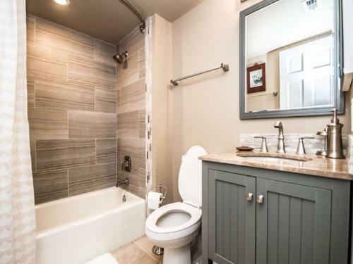 Scottsdale Village Getaway - Luxury Condo
