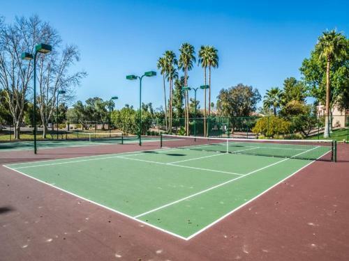 Scottsdale Village Getaway - Luxury Condo
