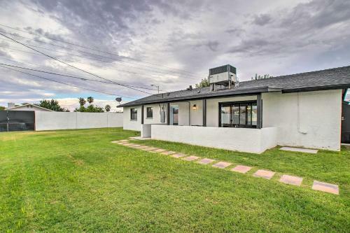 Scottsdale Home With Yard 3 Miles To Old Town!