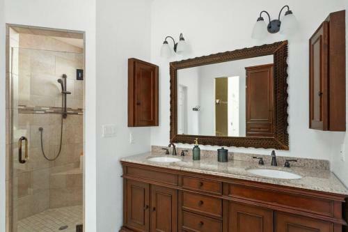 Desert Escape 3-bedroom Home Close To Golf