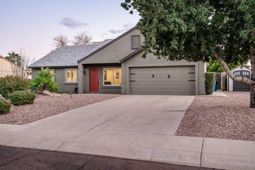 Desert Escape 3-bedroom Home Close To Golf