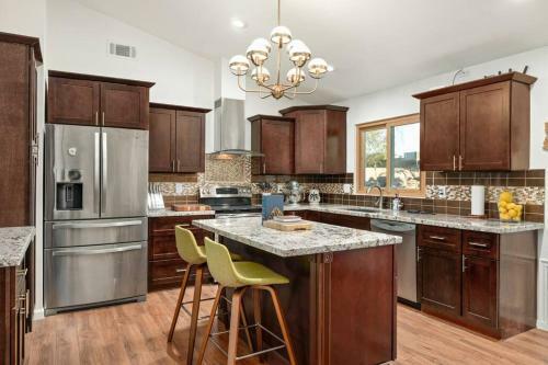 Desert Escape 3-bedroom Home Close To Golf