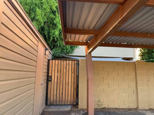 Luxury Condo- Walk To Old Town, Scottsdaleking II