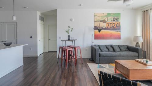 Wanderjaunt - Alexan Scottsdale Apartments