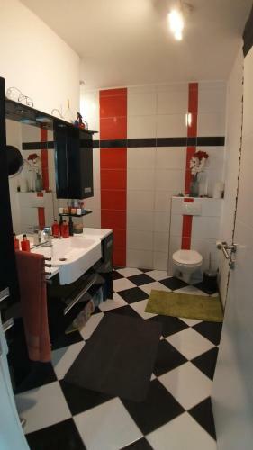Riverlake Forest Residence - Tags�ber Gemeinsam Gen�tztes Zimmer