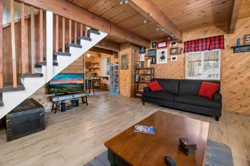 Leaf It All Bepine Cabin
