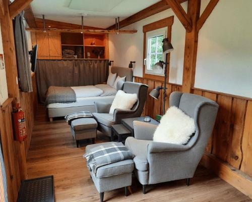 Hostal Living Legends - Tiny House Auf Den Wiesen Der Ederm�hle