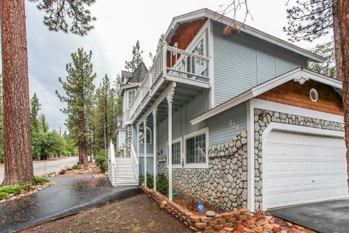Bear Castle-1854 By Big Bear Vacations