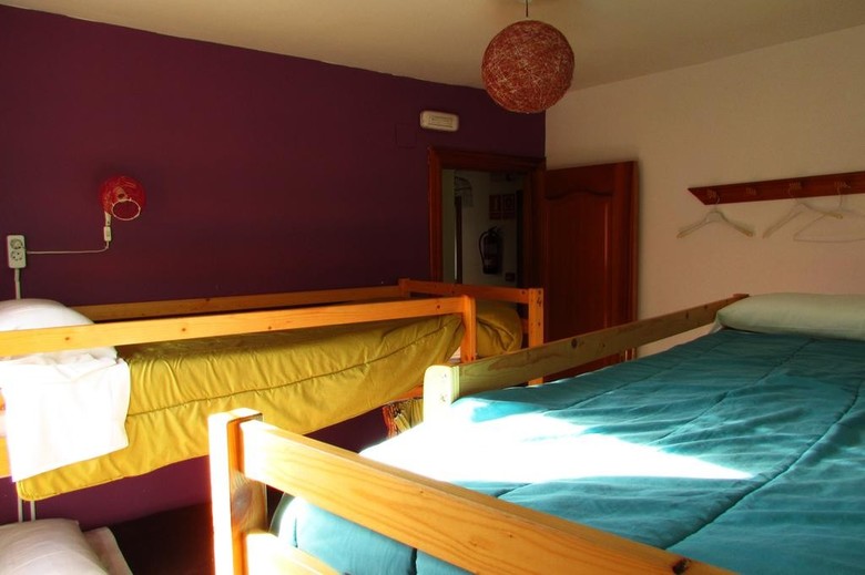 Hostal Duermevela Hostel