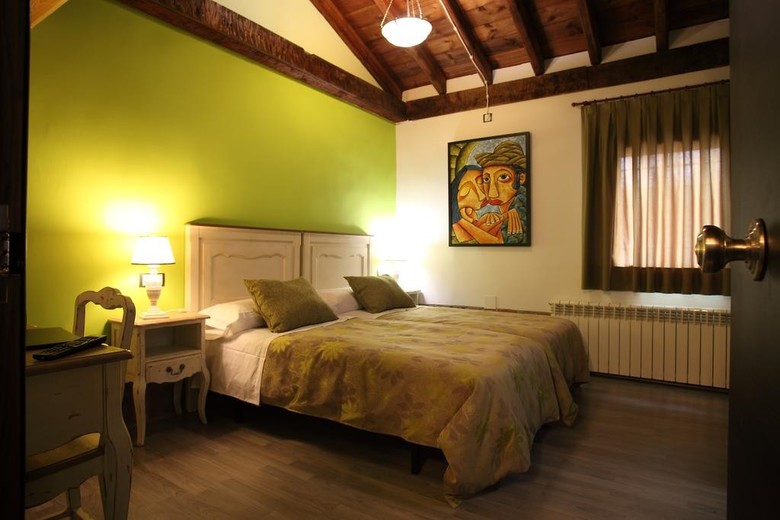 Hostal Douris Temple