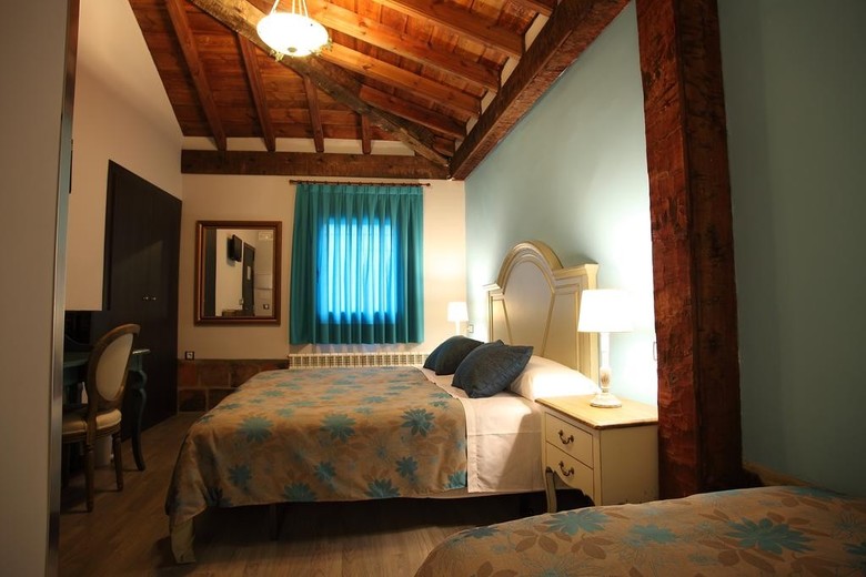 Hostal Douris Temple