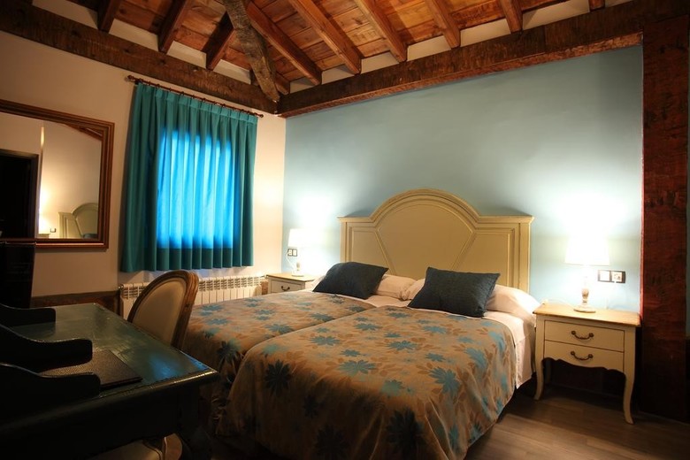 Hostal Douris Temple