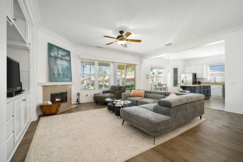 Villa With Private Pool And Jacuzzi Gameroom Walk To Festivals