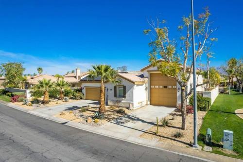 Villa With Private Pool And Jacuzzi Gameroom Walk To Festivals