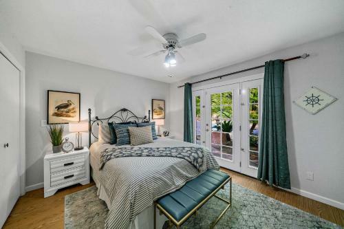 Peaceful Home On Acreage, Walk To Folsom Lake