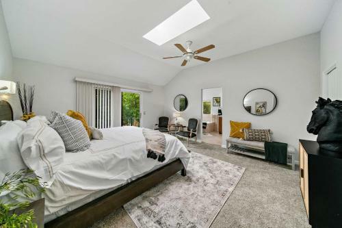 Peaceful Home On Acreage, Walk To Folsom Lake