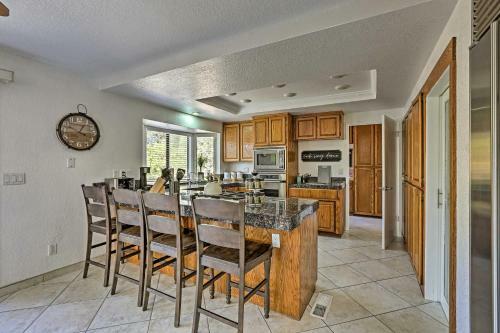 Peaceful Home On Acreage, Walk To Folsom Lake