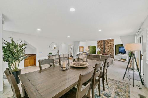 Peaceful Home On Acreage, Walk To Folsom Lake