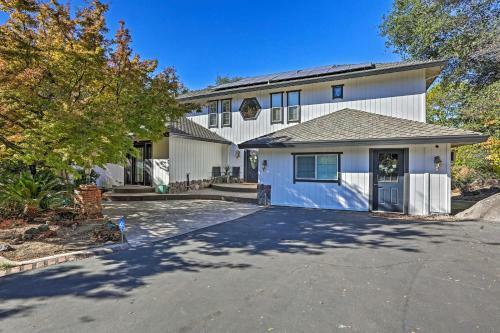 Peaceful Home On Acreage, Walk To Folsom Lake