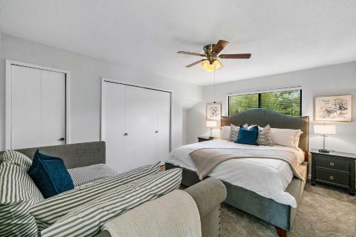 Peaceful Home On Acreage, Walk To Folsom Lake