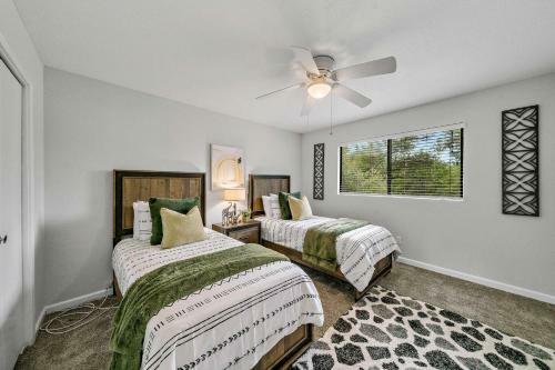 Peaceful Home On Acreage, Walk To Folsom Lake