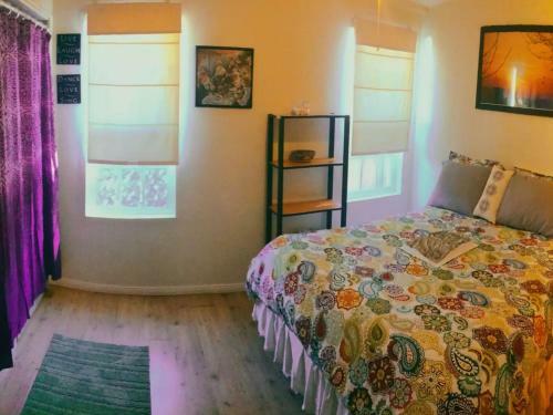 Cozy Muir Cottage - In Town - Pet Friendly