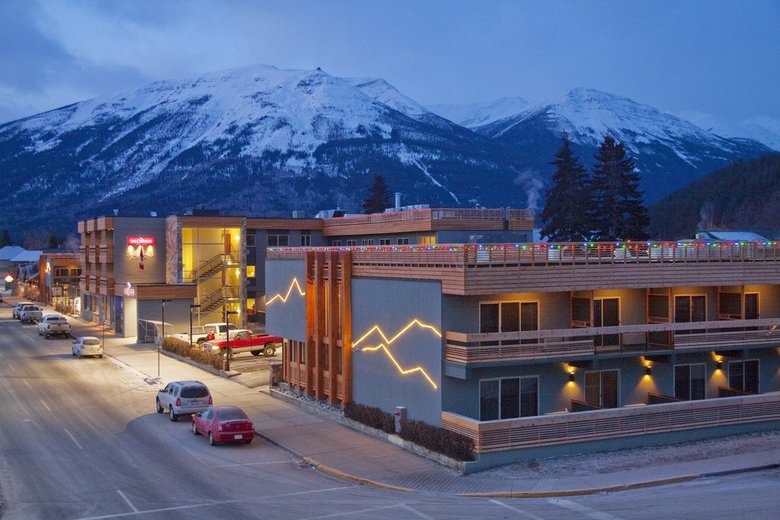 Hotel Amethyst Lodge