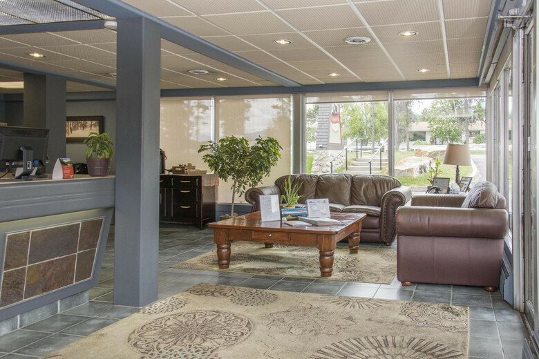 Hotel Tonquin Inn