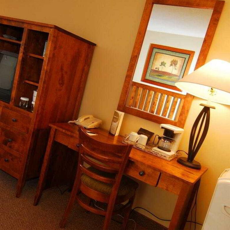 Hotel Tonquin Inn