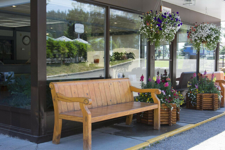 Hotel Tonquin Inn
