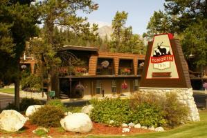Hotel Tonquin Inn