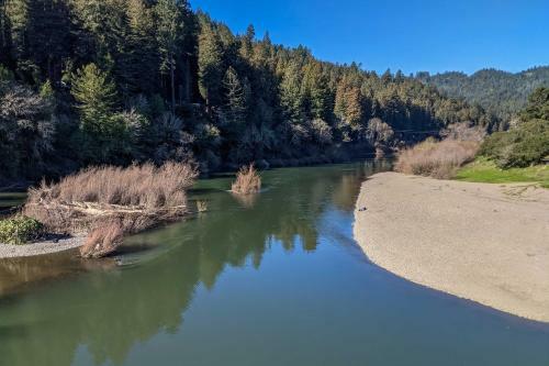 Tasteful Home With Stunning River And Valley View