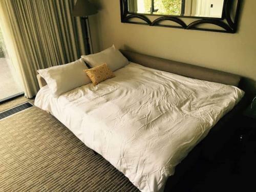 Apartamento Top King Suite 40% Off: Full Kitchen, Peaceful Views