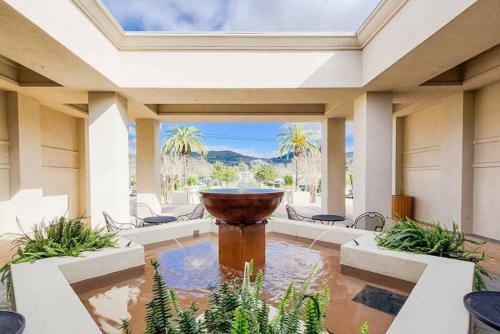 Apartamento Top King Suite 40% Off: Full Kitchen, Peaceful Views