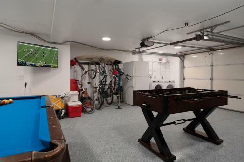 Ocean View AC Heated Pool Jacuzzi Tennis Bikespool Table Foosball Bikes
