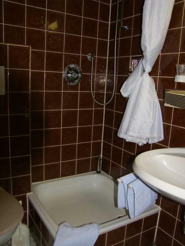 Hostal Hotel Adler Post
