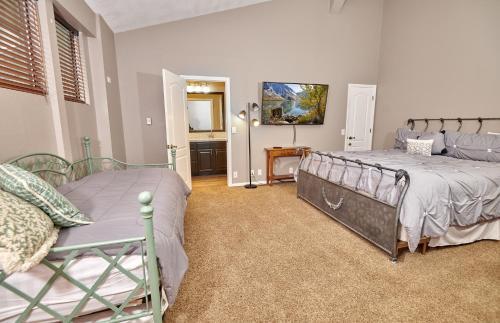 Apartamento St Anton Courtyard View 2-bedroom Condos With Two Oversized Jacuzzi Spas